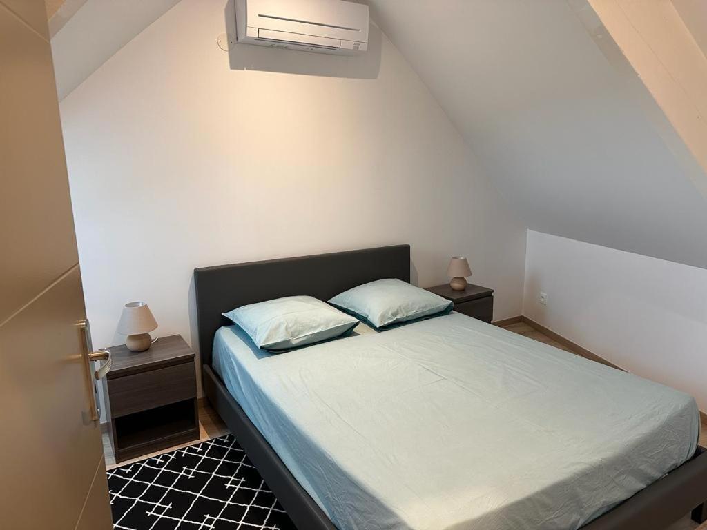 Spacious Flat Close To The Railway Station Troyes Room photo